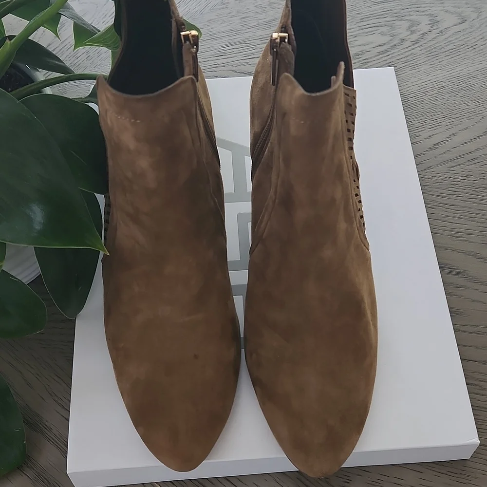 Tan suede booties - Picture 3 of 6